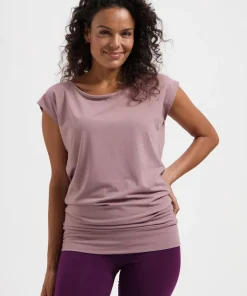 Urban Goddess Asana Yoga Tee - Fireclay