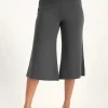 Urban Goddess Flow Capri Yoga Pants - Ash