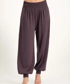 Urban Goddess Jaya Harem Yoga Pants - Berry