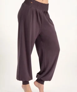 Urban Goddess Jaya Harem Yoga Pants - Berry