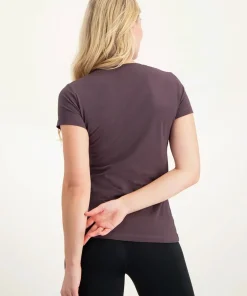 Urban Goddess Namaste Core Yoga Tee - Berry